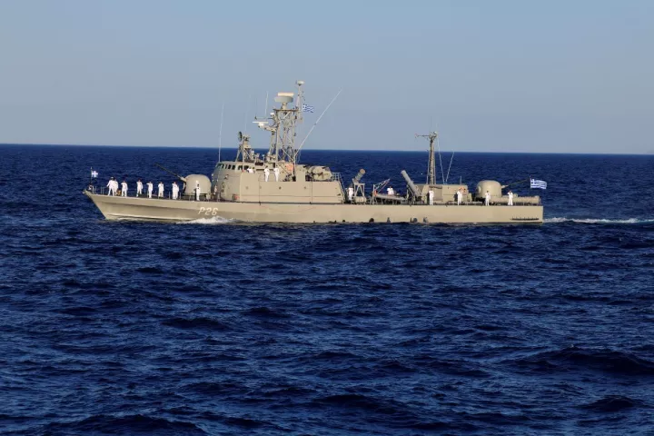 Συνελήφθησαν δύο Ρουμάνοι για κατασκοπεία στη Σαλαμίνα - Φωτογράφιζαν το ναυτικό οχυρό