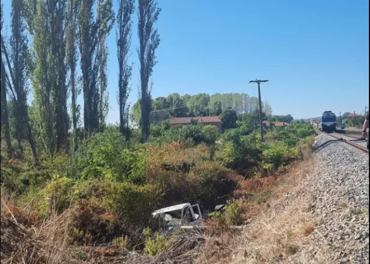 Σουφλί: Τρένο παρέσυρε όχημα σε αφύλακτη διάβαση (pics)