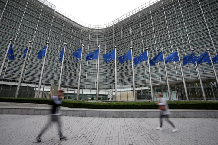 ΕΕ: Ζητά μέτρα από τις αμερικανικές εταιρείες για την προστασία των χρηστών από διαδικτυακές απάτες