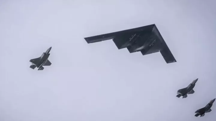 ΗΠΑ: Bίντεο της αμερικανικής Πολεμικής Αεροπορίας με τη βόμβα που κατέστρεψε το Φορντό  (vid)