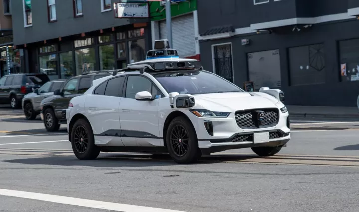 Η Waymo εισέρχεται στον κλάδο των εταιρικών ταξιδιών
