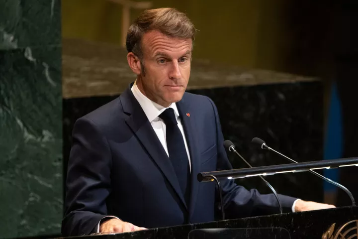 Μακρόν: «Δεν θα ανοίξουμε πυρ» απέναντι στις ρωσικές προκλήσεις, αλλά το ΝΑΤΟ πρέπει να αντιδράσει πιο δυναμικά
