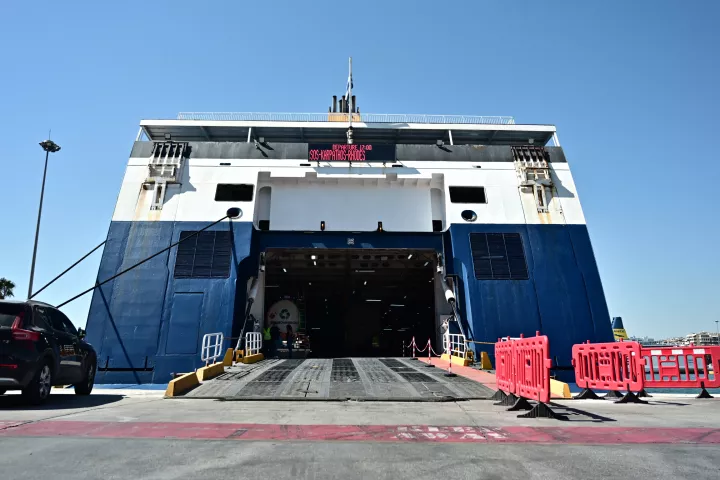 «Blue Star Chios»: Προσωρινά ελεύθεροι ο πλοίαρχος και ο Α΄ μηχανικός που συνελήφθησαν 