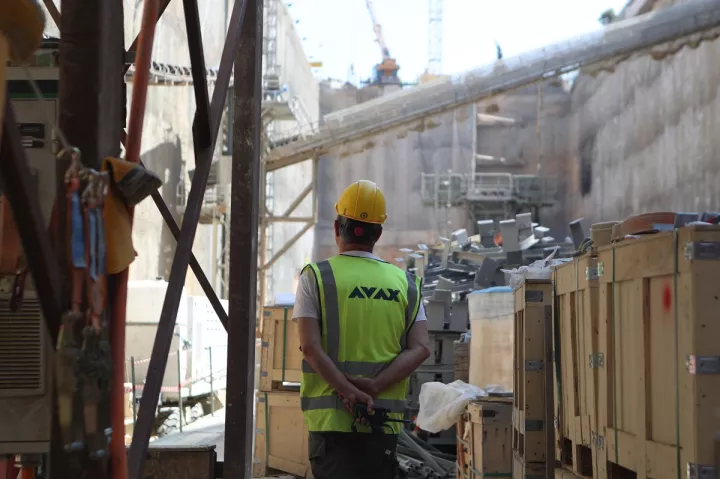 ΑΒΑΞ: Ιστορικά υψηλά με τζίρο - ρεκόρ στα 467,5 εκατ. ευρώ, αύξηση κερδών 74% και EBITDA στο πρώτο εξάμηνο 