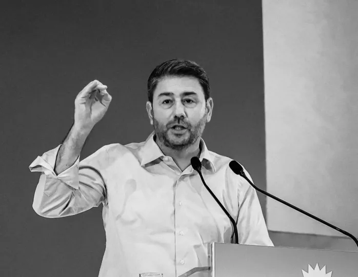 ΠΑΣΟΚ, δρόμος σκαμμένος με αμφισβήτηση