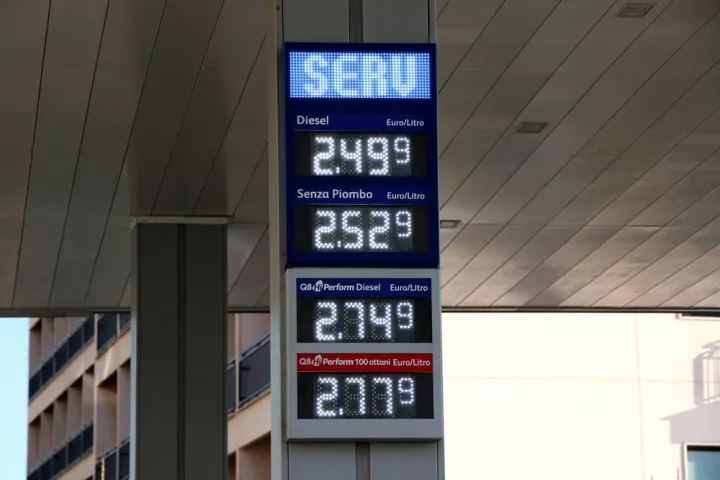 Ιταλία: Πρόστιμα σχεδόν 1 δισ. ευρώ σε έξι πετρελαϊκές εταιρείες για σχηματισμό καρτέλ