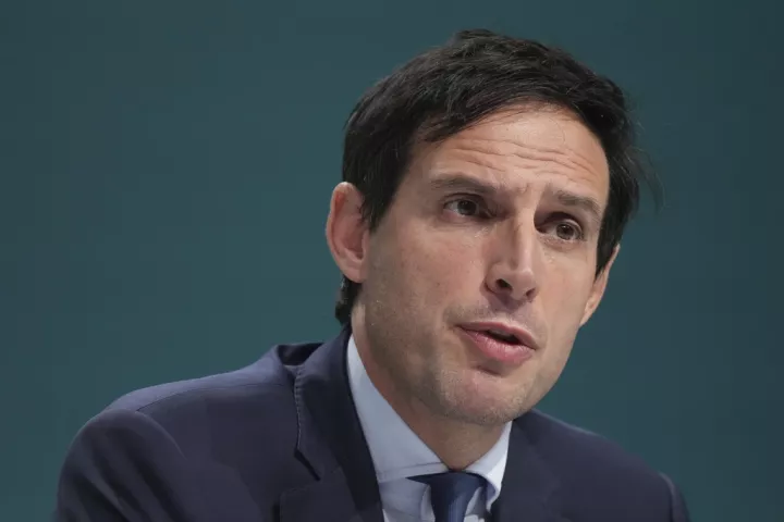 Επίτροπος Κλιματικής Αλλαγής σε Παπασταύρου: Αξιόλογη η πρόοδος της Ελλάδας στην ενεργειακή μετάβαση