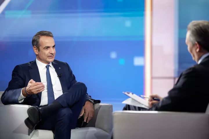 Κυρ. Μητσοτάκης στο Bloοmberg: Από 1η Ιανουαρίου οι πολίτες θα δουν αύξηση στα εισοδήματά τους - Η Άμυνα προτεραιότητα για την ΕΕ