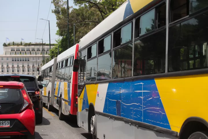 Πανελλαδική απεργία κύρηξαν ΓΣΕΕ και ΑΔΕΔΥ την 1η Οκτωβρίου: Πώς θα λειτουργήσουν τα ΜΜΜ