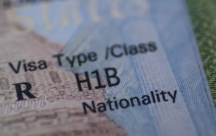 Το τέλος των 100.000 δολαρίων στις βίζες H-1B από τον Τράμπ αναδεικνύει έναν μεγάλο νικητή: τη Μέση Ανατολή