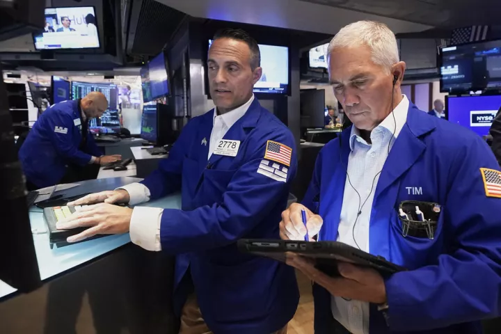 Μεικτές τάσεις στη Wall Street: Κέρδη για τον S&P 500 με οδηγό ΕΑ και Nvidia