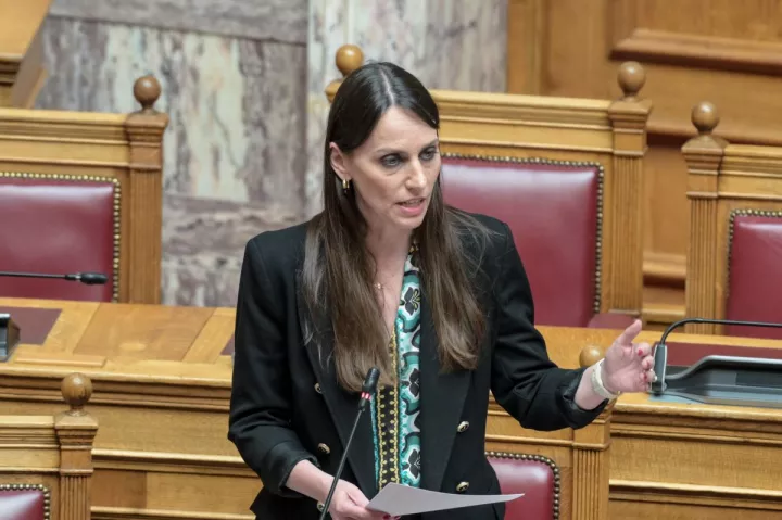 Β. Χαραλαμπογιάννη: Διπλασιάζεται το μπόνους των δημοσίων υπαλλήλων