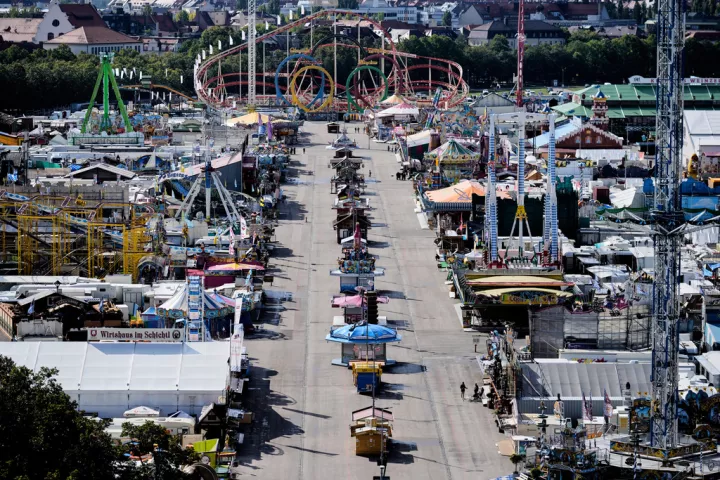 Γερμανία: Επαναλειτουργεί το Oktoberfest, μετά τις απειλές για βόμβα και ένα νεκρό στο Μόναχο