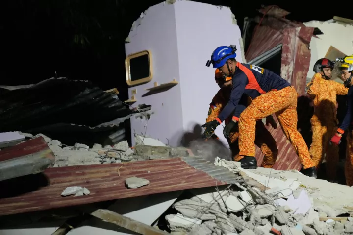 Σεισμός στις Φιλιππίνες: Στους 72 οι νεκροί, περίπου 300 οι τραυματίες