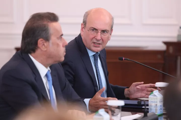 Ευρεία διυπουργική σύσκεψη υπό τον Χατζηδάκη για την ανταγωνιστικότητα της βιομηχανίας 