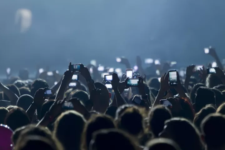 Bild: Η Ελλάδα αποκλείει από το TikTok νέους κάτω των 16