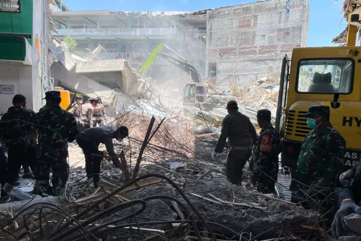Ινδονησία: 54 νεκροί στο σχολείο που κατέρρευσε 