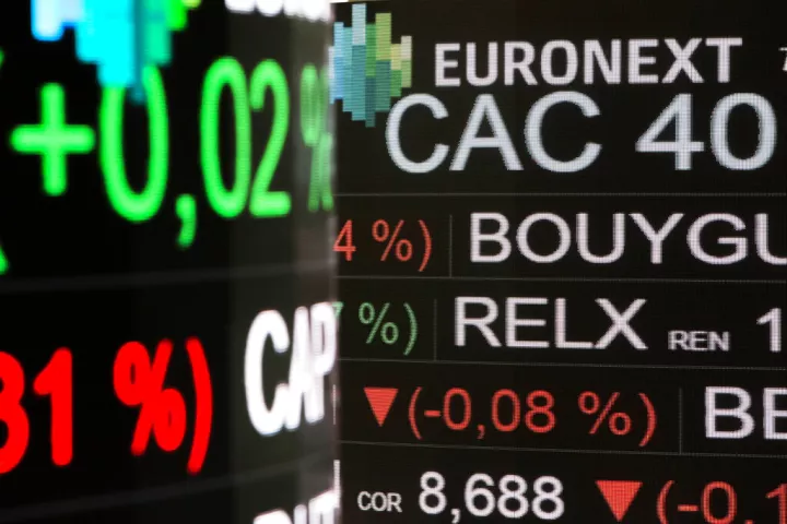 Νευρικότητα στις ευρωαγορές τη Δευτέρα, με τη Γαλλία να «βαραίνει» το κλίμα 