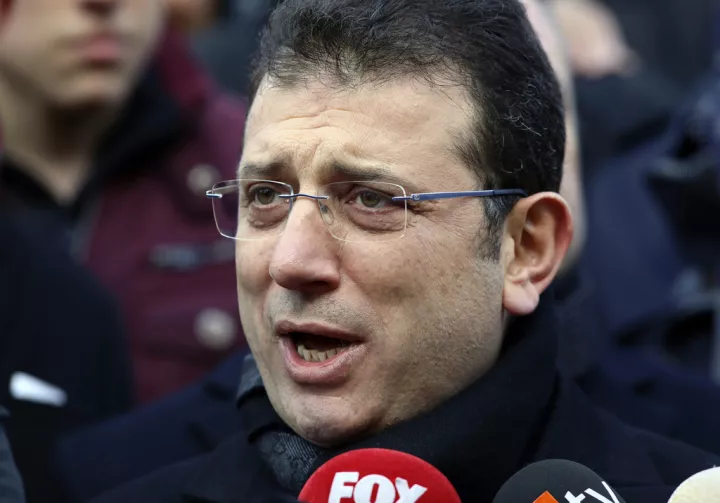 Ιμάμογλου στην Le Monde: Καταγγέλλει πραξικόπημα κατά της δημοκρατίας στην Τουρκία