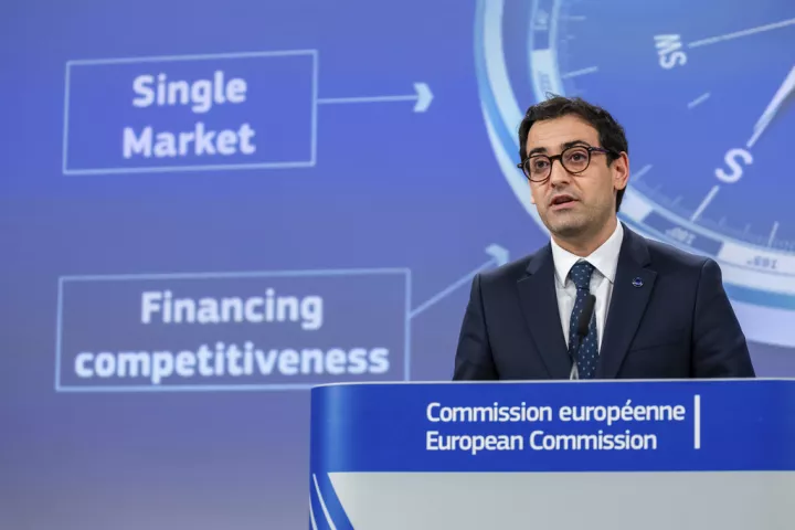 Ευρωπαίος Επίτροπος: Η ΕΕ προτείνει δασμό 50% εκτός ποσόστωσης για τον εισαγόμενο χάλυβα