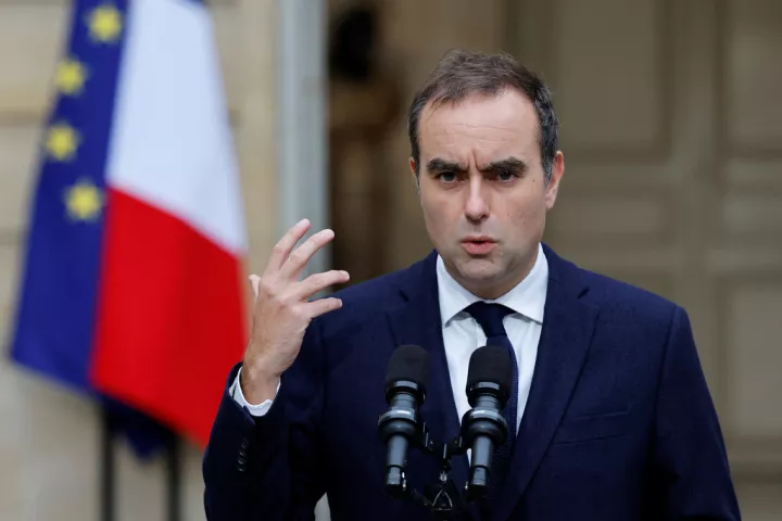 Μήνυμα λιτότητας από Λεκορνί: Χωρίς αποζημίωση οι υπουργοί της πιο βραχύβιας κυβέρνησης στη Γαλλία