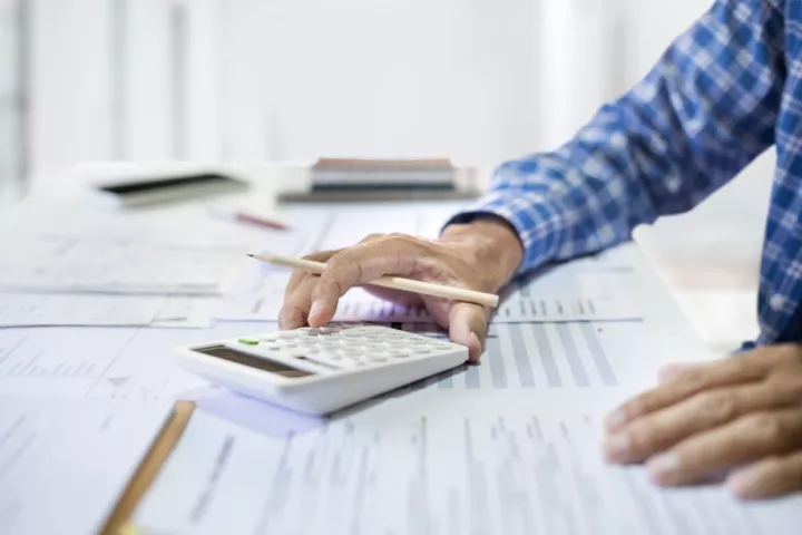 Μειώσεις 30% έως 70% στο τεκμαρτό εισόδημα - Τι αλλάζει για ακίνητα, ΙΧ και σκάφη αναψυχής