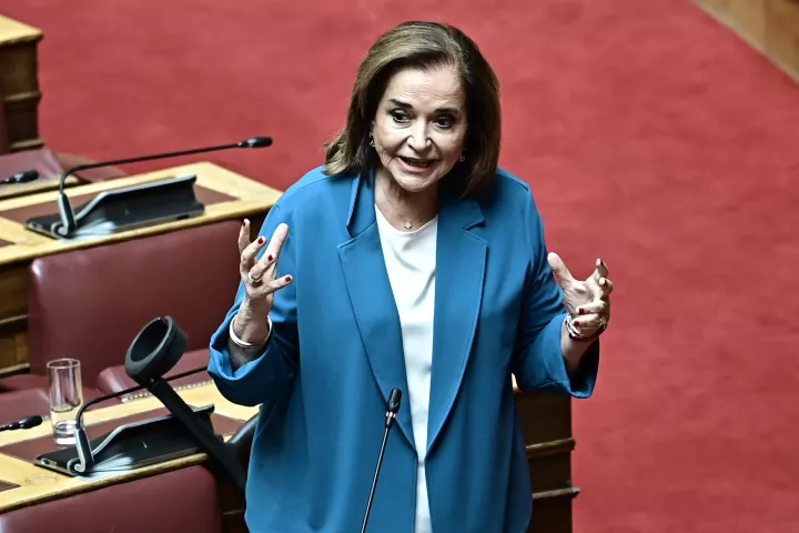 Ντ. Μπακογιάννη: Αν ο Σαμαράς θέλει να επιλέξει τον δρόμο που διάλεξε ο Τσίπρας, με γεια του και χαρά του