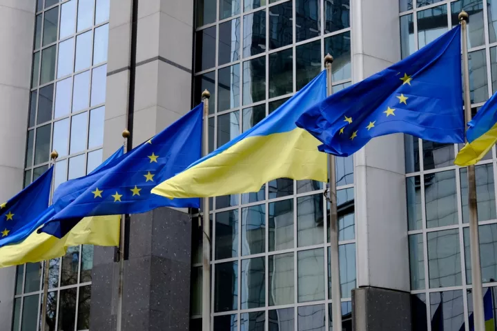 Η ΕΕ θα επιδιώξει να εξαιρέσει τις εγγυήσεις δανείων προς την Ουκρανία από τους υπολογισμούς του ελλείμματος