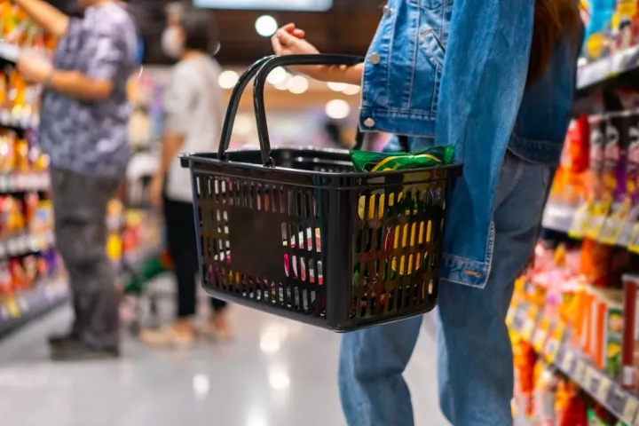 Μειώσεις τιμών σε 1.000 προϊόντα σούπερ μάρκετ – Υποχώρησε ο πληθωρισμός