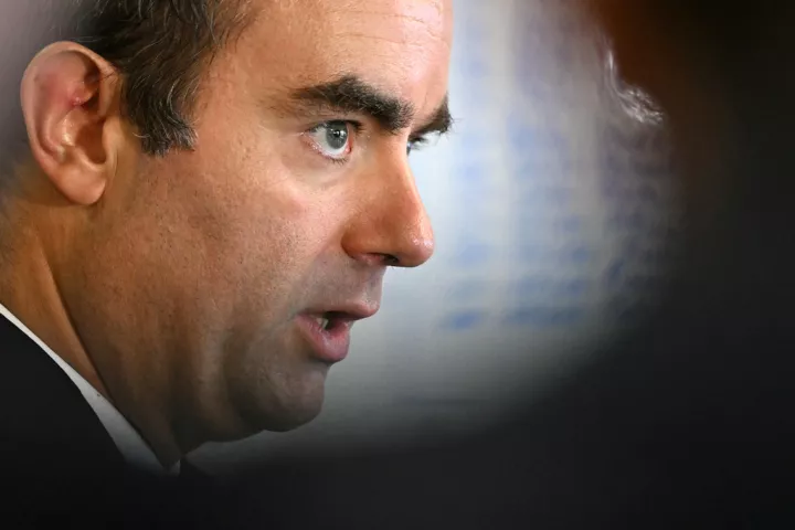 Γαλλία: Ο Λεκορνί δίνει «μάχη» με τον χρόνο για τον σχηματισμό κυβέρνησης