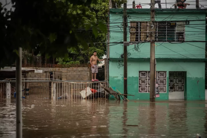 Μεξικό: Τουλάχιστον 44 νεκροί λόγω των έντονων βροχοπτώσεων και πλημμυρών (pics&vids)