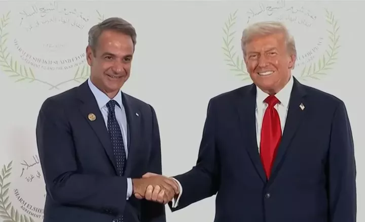 Θερμή χειραψία και διάλογος μεταξύ Τραμπ και Μητσοτάκη (video)