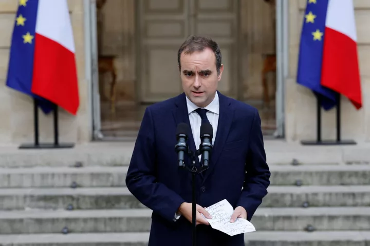 Λεκορνί: Παρουσιάζει προϋπολογισμό με περικοπές 31 δισ. ευρώ έως το 2026