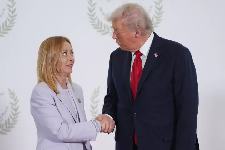 «Είσαι όμορφη! Στην πολιτική…», είπε ο Τραμπ στη Μελόνι