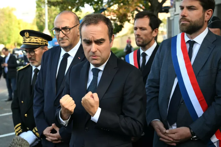 Γαλλία: Ο Λεκορνί «έκοψε» την ιστορική αύξηση των ορίων συνταξιοδότησης του Μακρόν