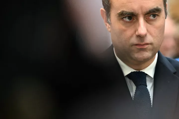 «Ιφιγένεια» το συνταξιοδοτικό για να αποφύγει η Γαλλία τις πρόωρες εκλογές