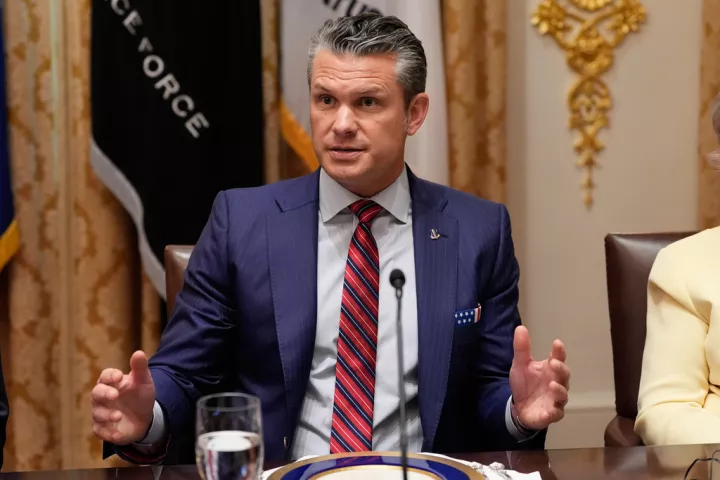 Χέγκσεθ: Οι ΗΠΑ θα «επιβάλουν κόστος» στη Ρωσία εάν ο πόλεμος στην Ουκρανία δεν τερματισθεί