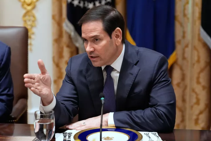 ΗΠΑ: Ανακαλεί τις βίζες όσων πανηγύρισαν τη δολοφονία του Τσάρλι Κερκ
