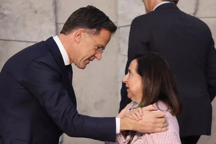 ΕΕ και Ισπανία αψηφούν την απειλή Τραμπ για νέους δασμούς λόγω αμυντικών δαπανών στο ΝΑΤΟ
