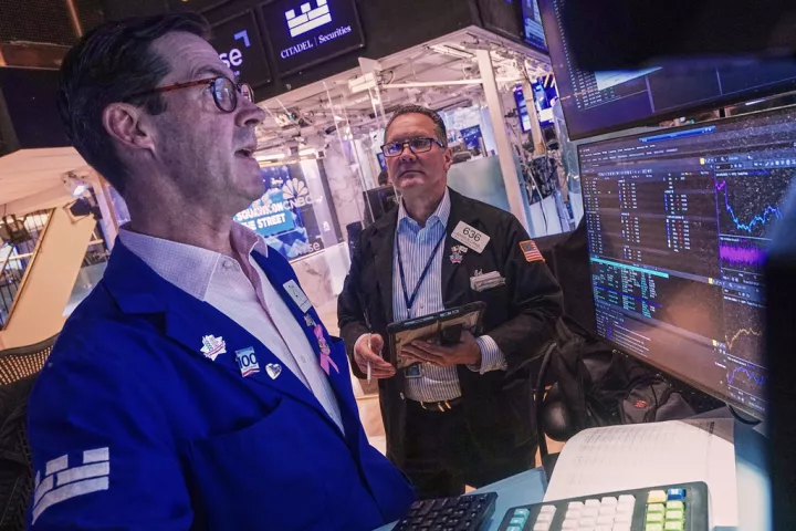 Άνοδος στη Wall Street καθώς τα ισχυρά κέρδη επισκιάζουν την εμπορική διαμάχη ΗΠΑ - Κίνας