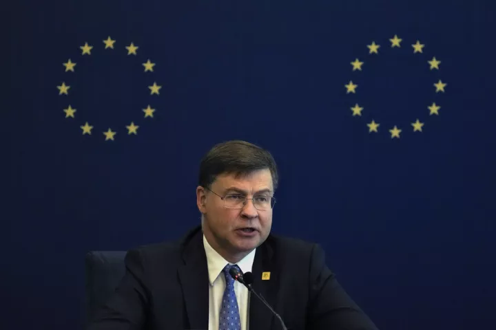ΕΕ: Αναμένουμε η Γαλλία να τηρήσει τις δεσμεύσεις της για τη μείωση του ελλείμματος