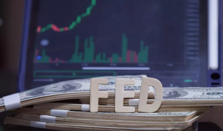 Fed: Η οικονομική δραστηριότητα στις ΗΠΑ δεν άλλαξε σημαντικά - Σταθερή η απασχόληση