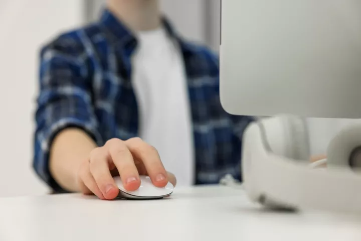 Ευρωκοινοβούλιο: Εισηγήθηκε την απαγόρευση πρόσβασης στο διαδίκτυο για παιδιά κάτω των 13 ετών