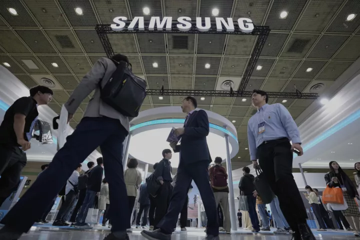 H Samsung θα παρουσιάσει στην APEC το τριπλά αναδιπλούμενο smartphone της