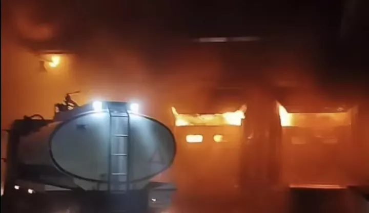 Κέρκυρα: Στις φλόγες εταιρεία κατεψυγμένων προϊόντων - Μήνυμα από το 112 (vid)