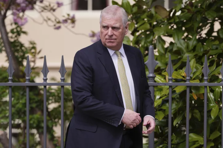 Ο πρίγκιπας Άντριου παραιτείται από τους βασιλικούς τίτλους του