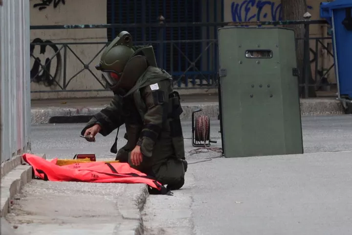 Λήξη συναγερμού για το σακίδιο στα Εξάρχεια - Περιείχε προσωπικά αντικείμενα 