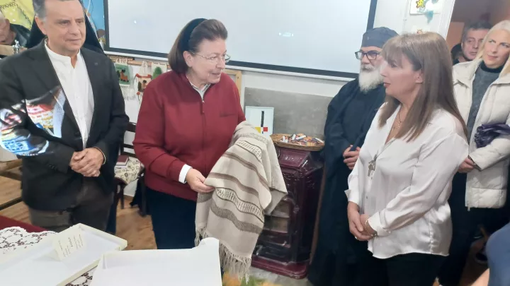 Εγκαίνια στην δομή υφαντικής τέχνης στην Βλαστή Εορδαίας από την Λίνα Μενδώνη 