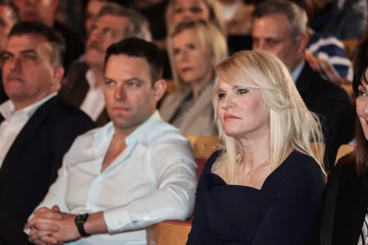 Η Τζάκρη διέρρευσε συνομιλία με τον Κασσελάκη: «Δεν με καταδέχεσαι» του γράφει - «Δεν είμαι σε mood τώρα» της απαντά