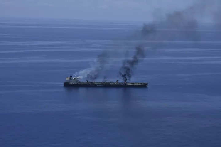Έκρηξη σε πλοίο LNG στην Υεμένη: Η φρεγάτα «Σπέτσαι» στην αποστολή διάσωσης